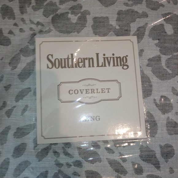 SOUTHERN LIVING SAVANNAH Leopard Queen Coverlet - Picture 2 of 7